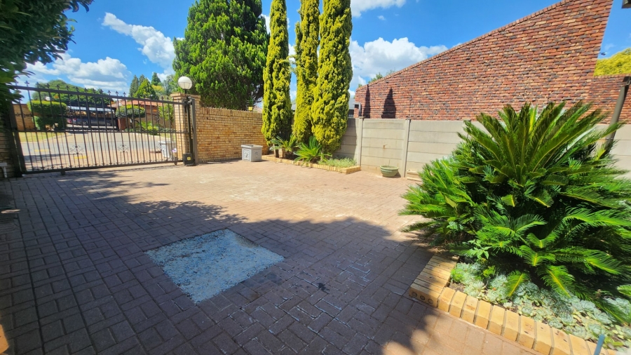 4 Bedroom Property for Sale in Flamwood North West